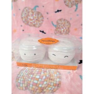 Mummy salt and pepper shakers